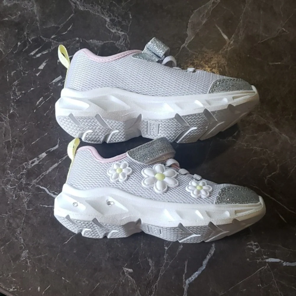 Carters Light‎ Up Velcro Sneakers Size 7M